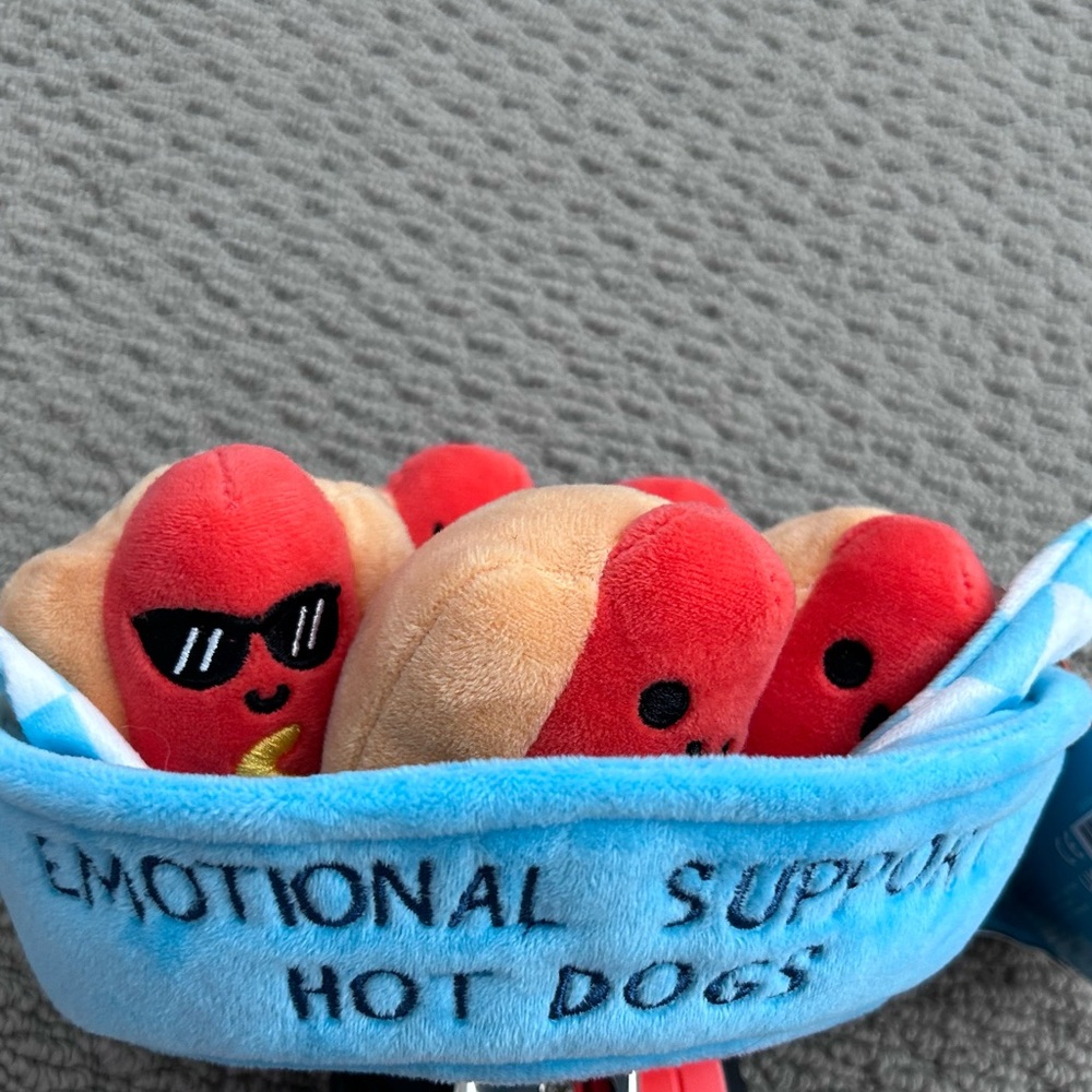 New Emotional Support Hot Dogs Plush
Cute
Funny
Gift
What Do You Meme - Picture 4 of 12